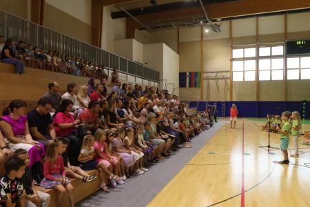 PRVI ŠOLSKI DAN RAKEK 05 FOTO LJUBO VUKELIČ